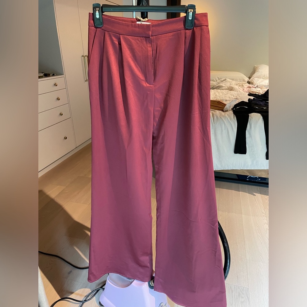 Leith burgundy satin like pants size Small